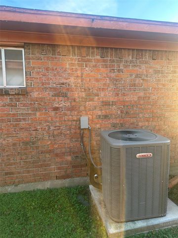 7319 Camino Real Street, Baytown, TX 77521