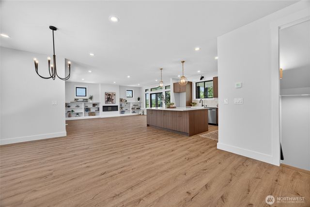 13820 Military Road E, Puyallup, WA 98374