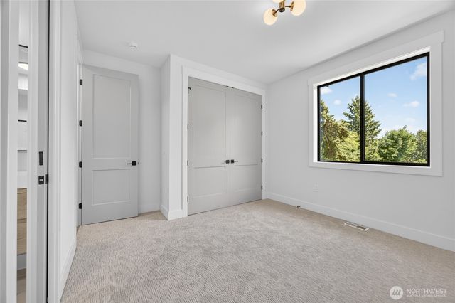 13820 Military Road E, Puyallup, WA 98374