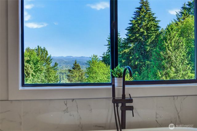 13820 Military Road E, Puyallup, WA 98374