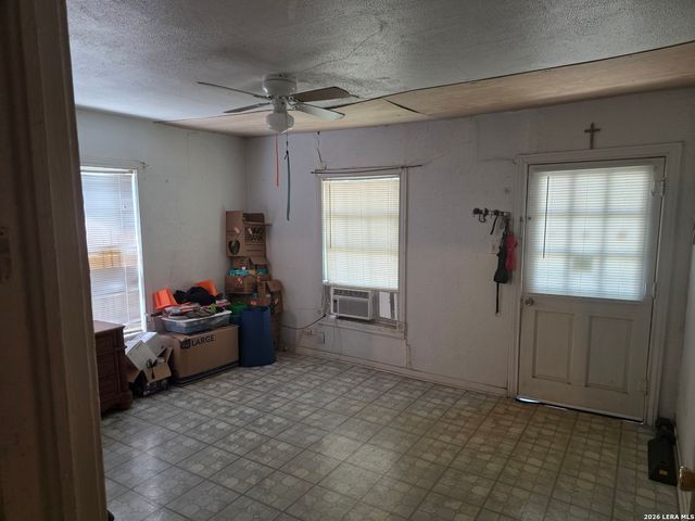 1402 Hermine, San Antonio, TX 78201