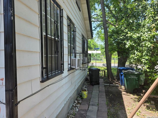 1402 Hermine, San Antonio, TX 78201
