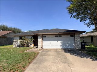 7454 Skyking Dr, Corpus Christi, TX 78412