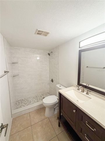 3850 N LAKE DRIVE 140, Tampa, FL 33614