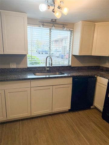 3850 N LAKE DRIVE 140, Tampa, FL 33614