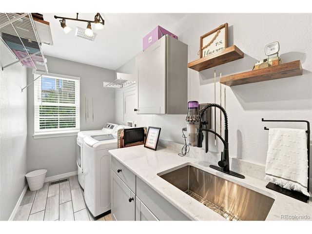 10670 Singleleaf Ct, Parker, CO 80134