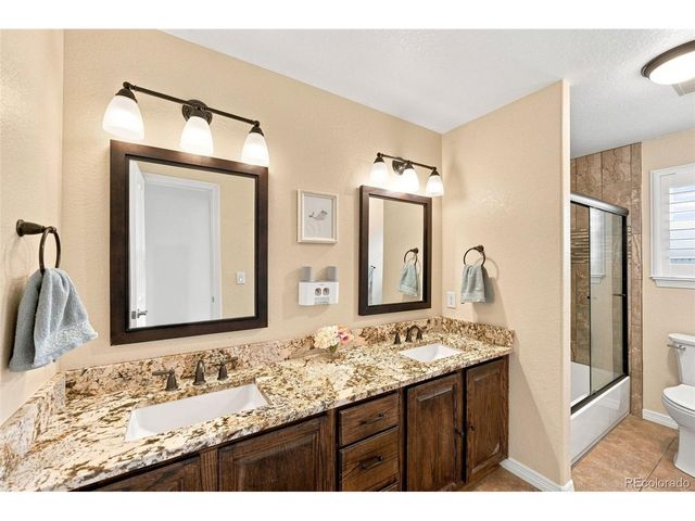 10670 Singleleaf Ct, Parker, CO 80134