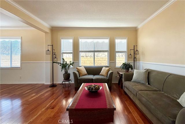 28410 Agajanian, Saugus, CA 91390