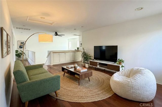 28410 Agajanian, Saugus, CA 91390