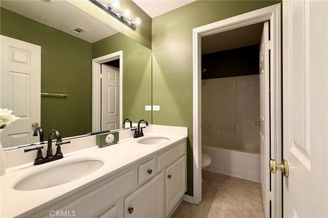 28410 Agajanian, Saugus, CA 91390