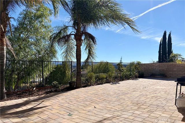 28410 Agajanian, Saugus, CA 91390