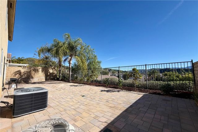 28410 Agajanian, Saugus, CA 91390