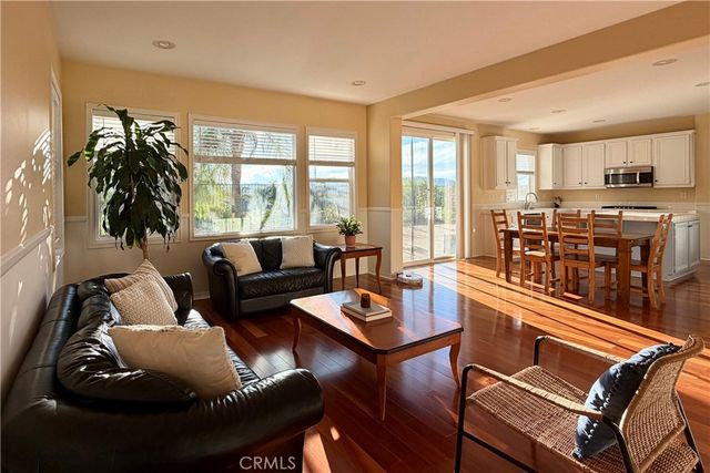28410 Agajanian, Saugus, CA 91390
