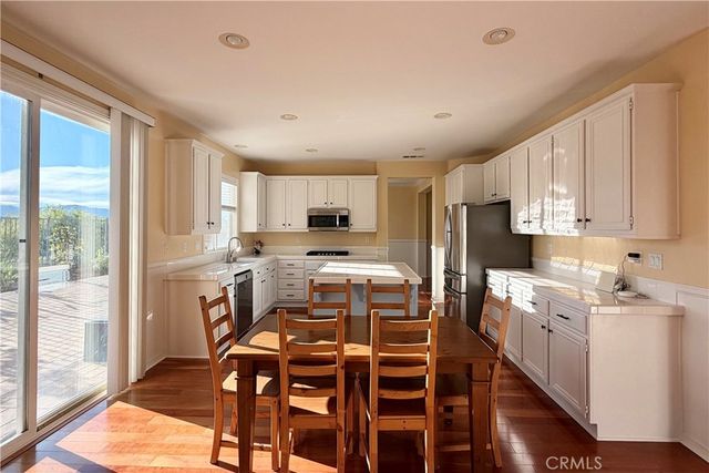 28410 Agajanian, Saugus, CA 91390