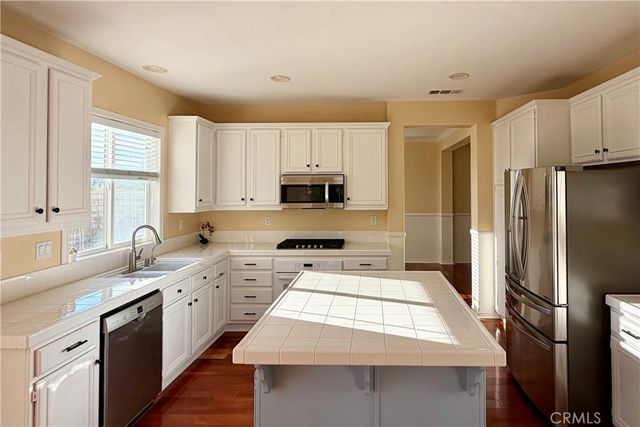 28410 Agajanian, Saugus, CA 91390