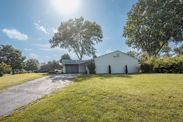 100 FAIRWOOD Drive, Bolingbrook, IL 60440