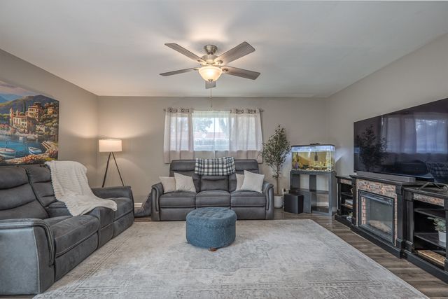 100 FAIRWOOD Drive, Bolingbrook, IL 60440