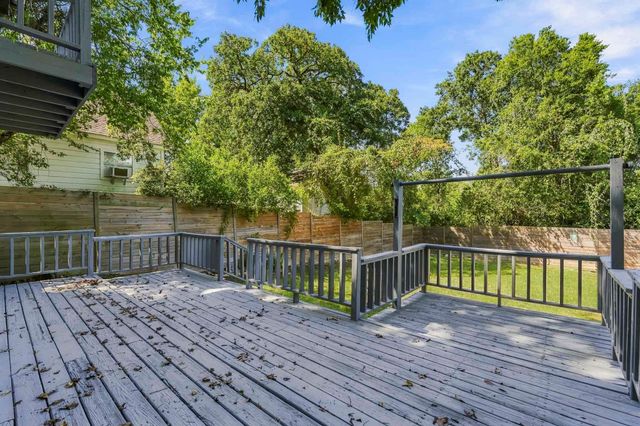 1306 20th Street, Huntsville, TX 77340