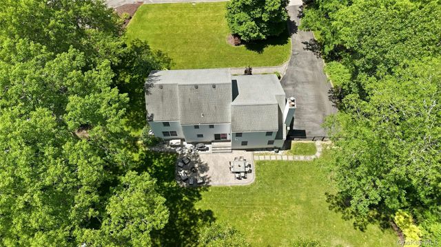 21 Tallmadge Trail, Miller Place, NY 11764