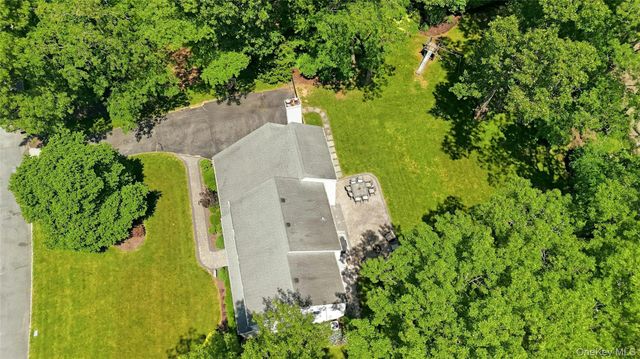 21 Tallmadge Trail, Miller Place, NY 11764