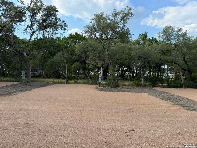 8894 FM 1283, Lakehills, TX 78063