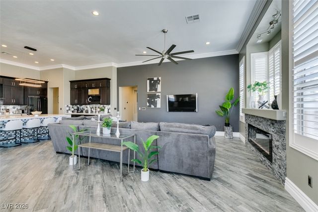 394 Highland Hills Court, Las Vegas, NV 89148