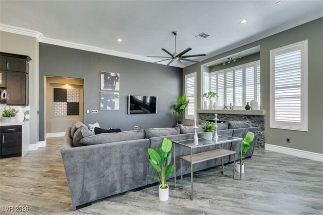 394 Highland Hills Court, Las Vegas, NV 89148