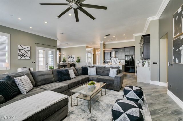 394 Highland Hills Court, Las Vegas, NV 89148