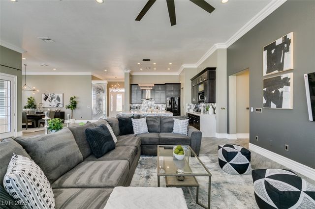 394 Highland Hills Court, Las Vegas, NV 89148