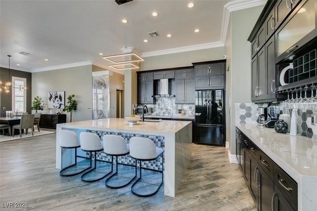 394 Highland Hills Court, Las Vegas, NV 89148