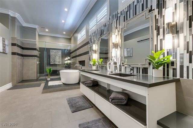 394 Highland Hills Court, Las Vegas, NV 89148