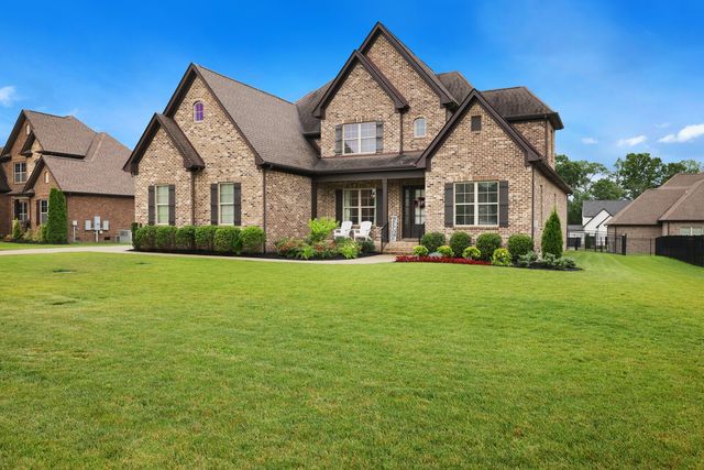 7045 Silver Fox St, Smyrna, TN 37167