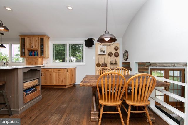 157 S BRENTWOOD DR, Mount Laurel, NJ 08054