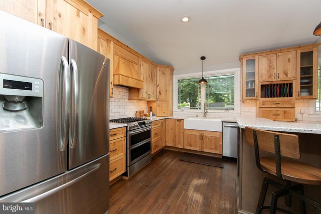 157 S BRENTWOOD DR, Mount Laurel, NJ 08054