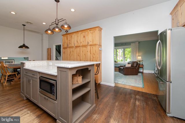 157 S BRENTWOOD DR, Mount Laurel, NJ 08054