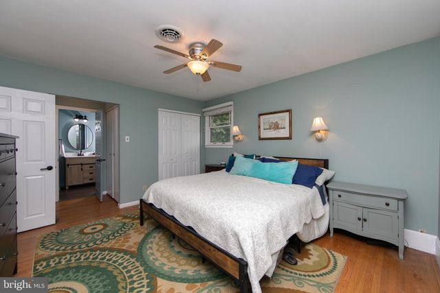 157 S BRENTWOOD DR, Mount Laurel, NJ 08054