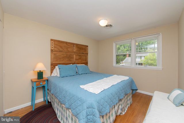 157 S BRENTWOOD DR, Mount Laurel, NJ 08054