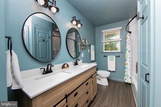 157 S BRENTWOOD DR, Mount Laurel, NJ 08054
