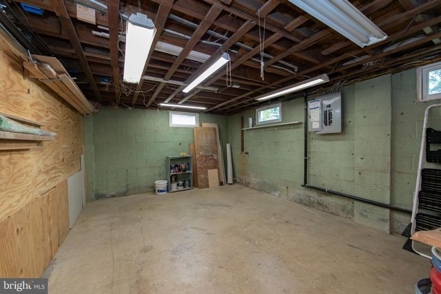 157 S BRENTWOOD DR, Mount Laurel, NJ 08054