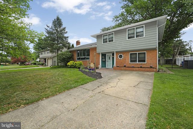 157 S BRENTWOOD DR, Mount Laurel, NJ 08054