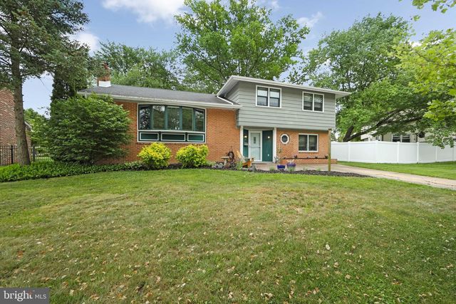 157 S BRENTWOOD DR, Mount Laurel, NJ 08054