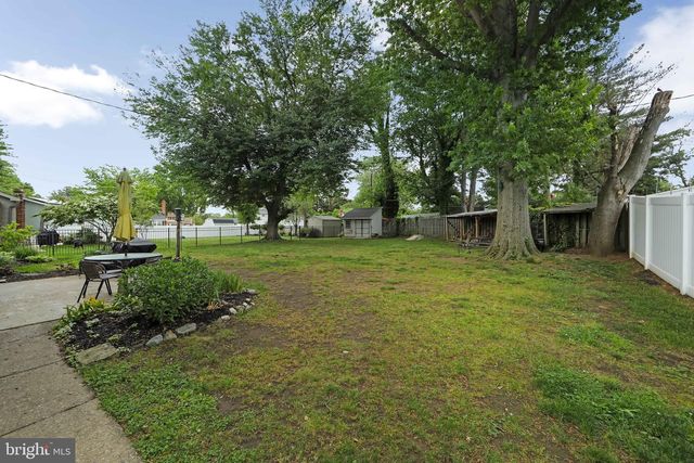 157 S BRENTWOOD DR, Mount Laurel, NJ 08054