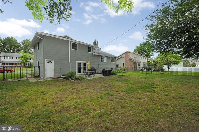 157 S BRENTWOOD DR, Mount Laurel, NJ 08054