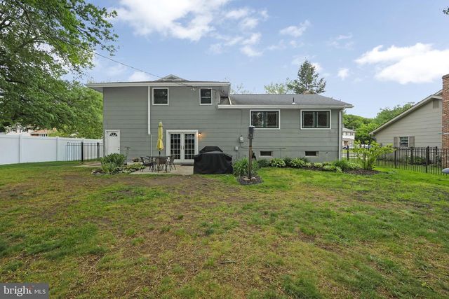 157 S BRENTWOOD DR, Mount Laurel, NJ 08054