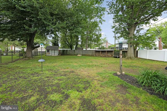 157 S BRENTWOOD DR, Mount Laurel, NJ 08054