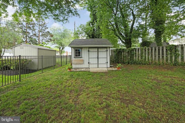 157 S BRENTWOOD DR, Mount Laurel, NJ 08054