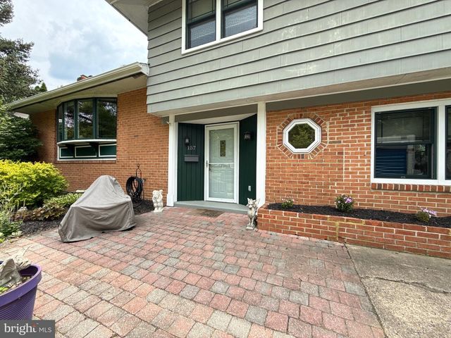 157 S BRENTWOOD DR, Mount Laurel, NJ 08054