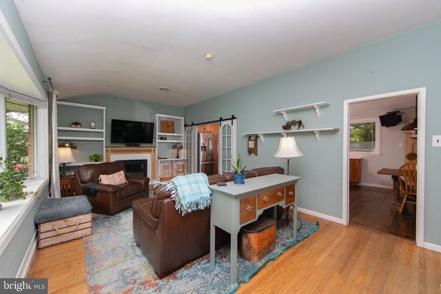 157 S BRENTWOOD DR, Mount Laurel, NJ 08054