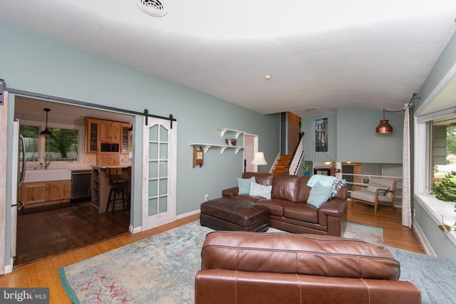 157 S BRENTWOOD DR, Mount Laurel, NJ 08054