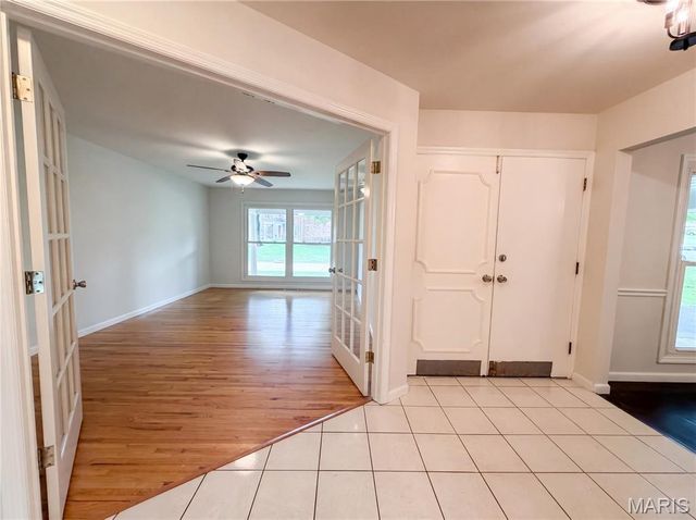 207 Renaldo Drive, Chesterfield, MO 63017